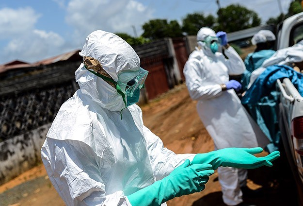 Ebola "sınırları" aşıyor