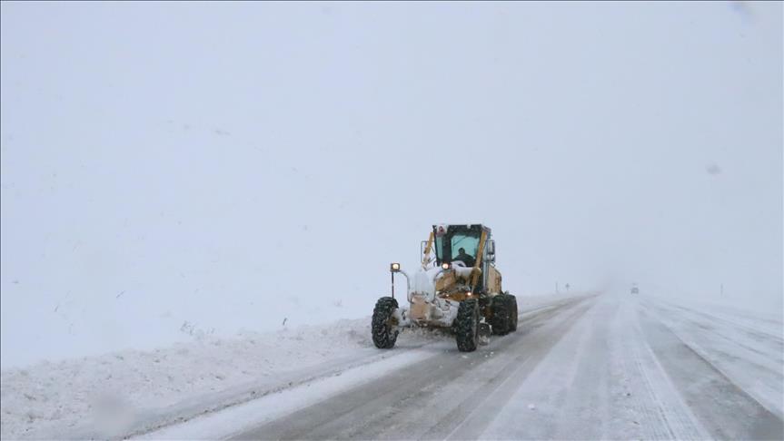Doğu Anadolu'da ulaşıma kar engeli