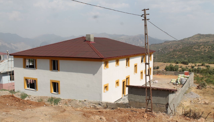 Hakkari'deki köy okulu yenilendi