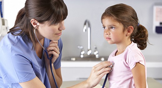 Çocuklarda göğüs ağrısı, ciddi hastalıkların sinyali olabilir