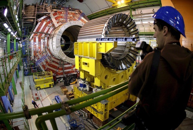 CERN'de İki Atomaltı Parçacığı Keşfedildi