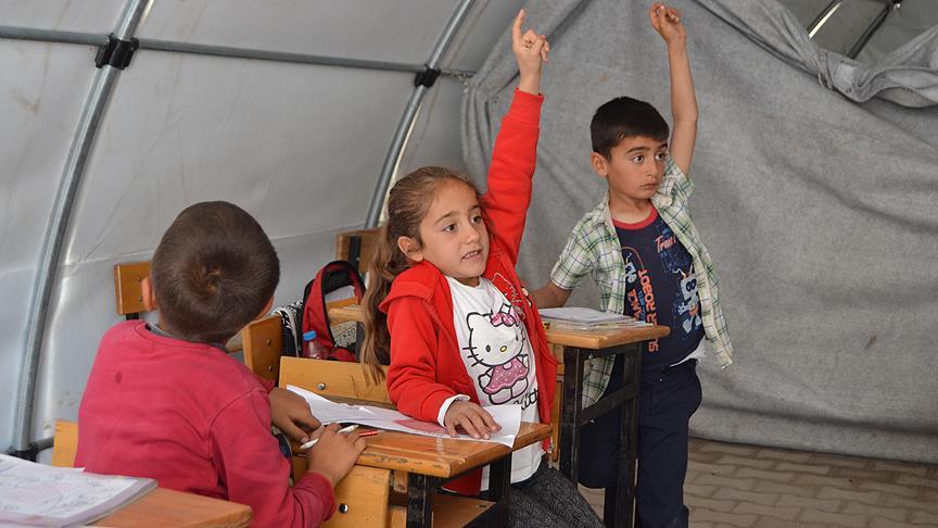 Depremzede çocuklar artık çadırda eğitim görmeyecek