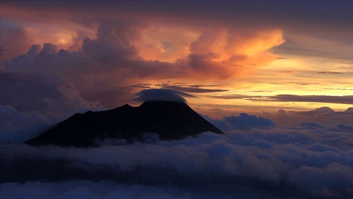 Endonezya'da Merapi Yanardağı için alarm seviyesi yükseltildi
