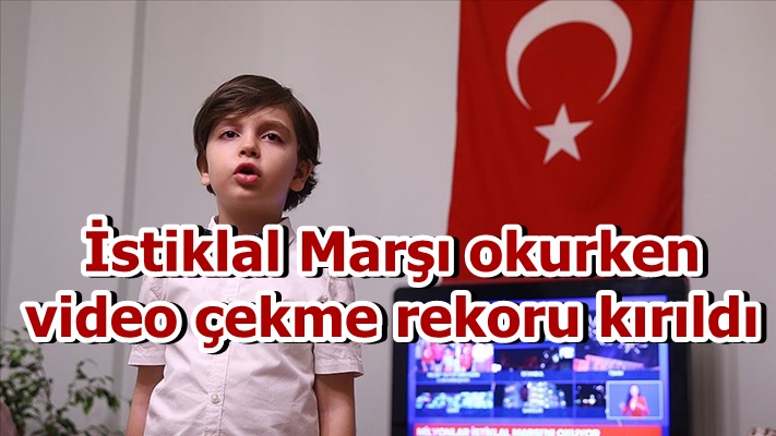 İstiklal Marşı okurken video çekme rekoru kırıldı
