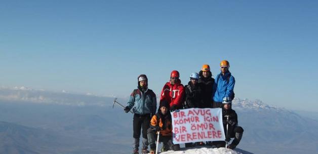 OMÜ'lü dağcılar Soma için zirve yaptı