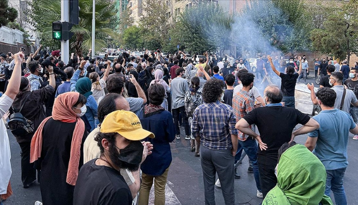 İran'da öğrencilerden boykot kararı