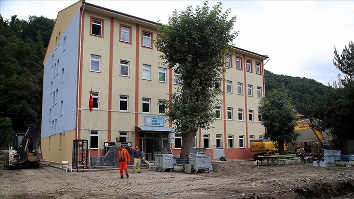 Sel felaketinin yaşandığı Bozkurt'ta okullar eğitim öğretime hazırlanıyor