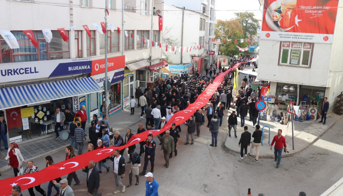 Haymana'da Cumhuriyet Bayramı 4 bin 447 metrelik Türk bayrağıyla kutlandı