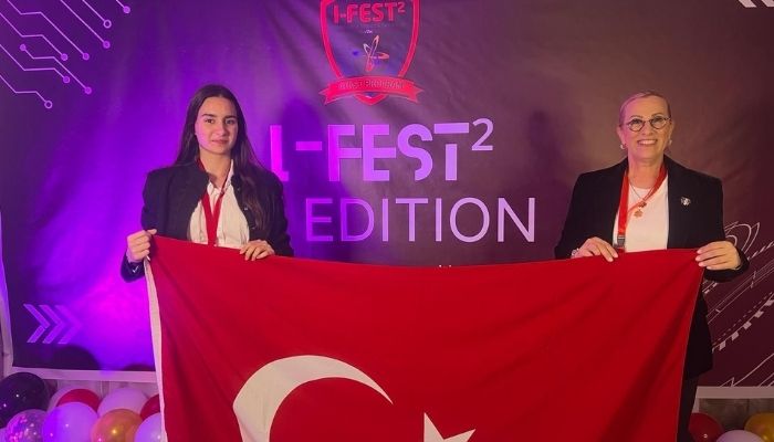 İzmirli öğrenci uluslararası yarışmada madalya kazandı