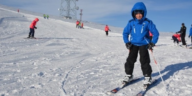 Bitlisli 160 öğrenci ilk kez kayak yaptı
