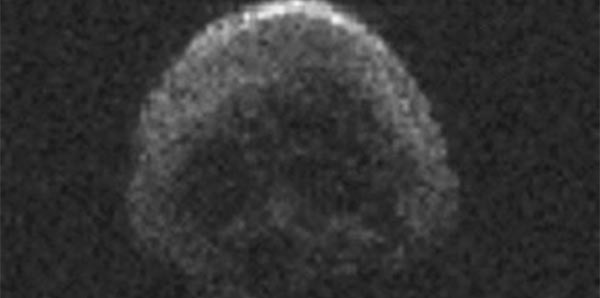 Kurukafa görünümlü asteroid Dünya'ya teğet geçti
