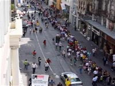  İstiklal Caddesi'nde  Eğitim Kuyruğu