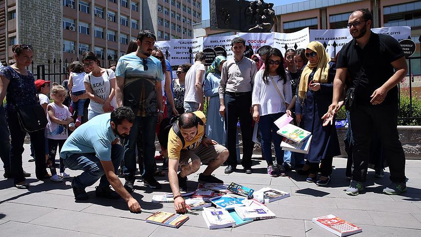 MEB önünde protesto! Öğretmen adayları, Ağustos'ta atama istedi!