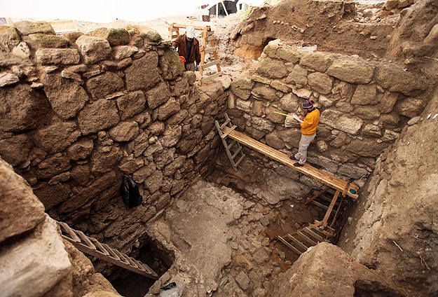 Lübnan'da tarih öncesine ait mabed bulundu