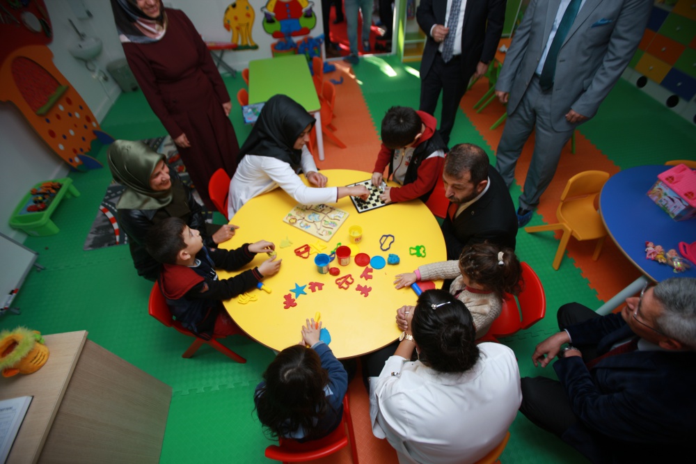 Hasta çocukları için oluşturulan Şefkat Evi ve Çocuk Eğlence Merkezi açıldı