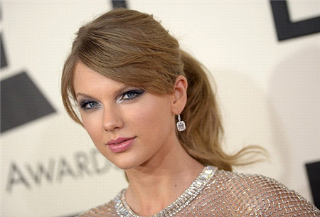 Taylor Swift yılın en çok kazanan şarkıcısı