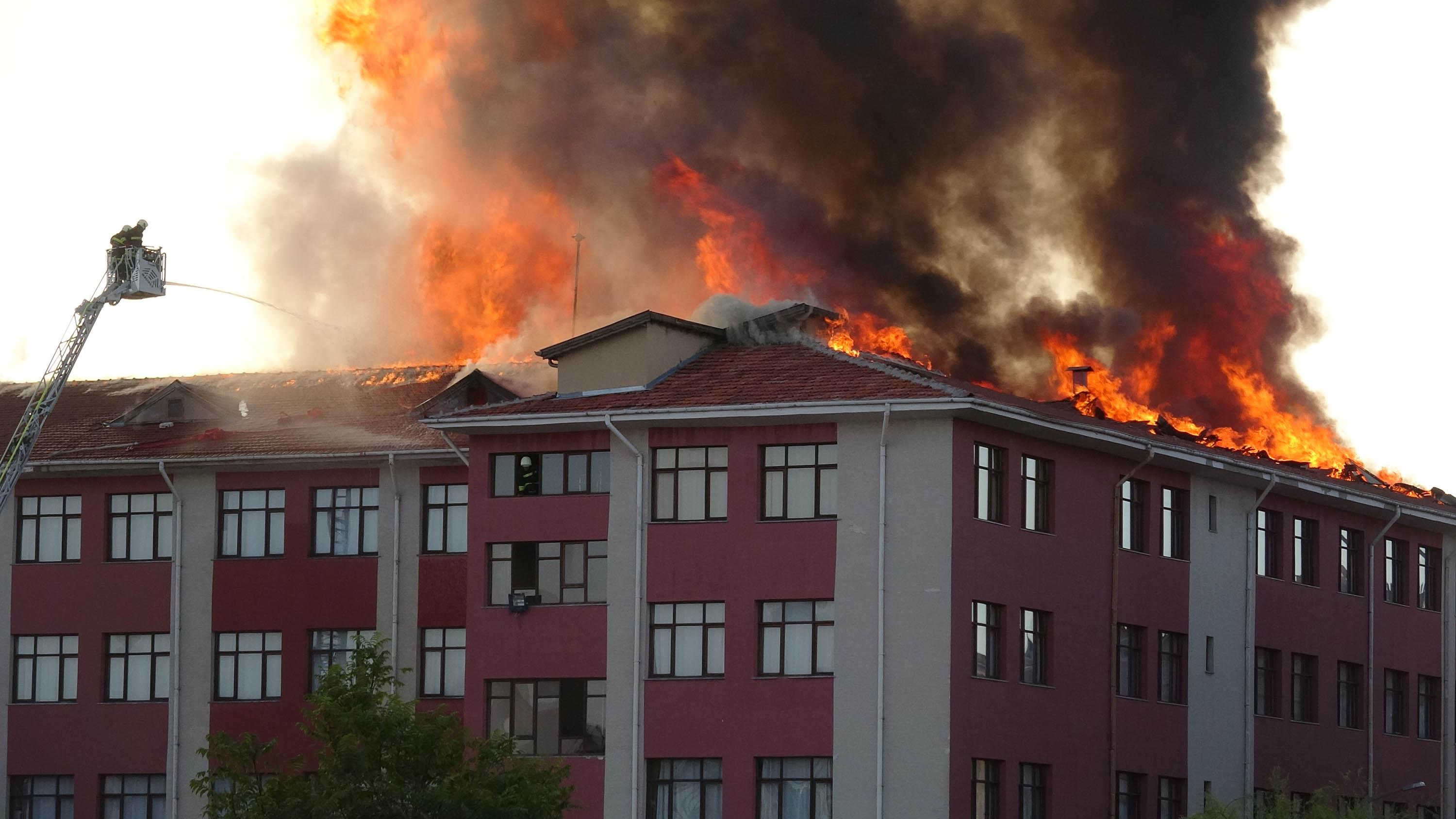 Konya'da kız öğrenci yurdunda yangın