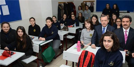 Başbakan Recep Tayyip Erdoğan,Kandilli Kız Lisesi'ni Ziyaret Etti