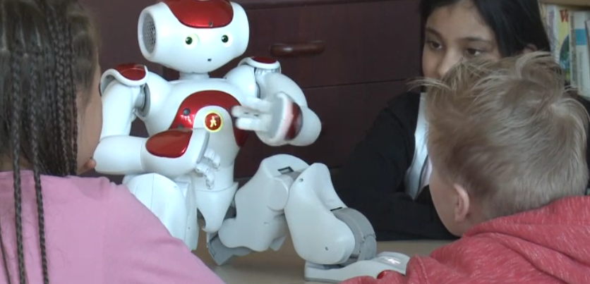 Finlandiya'da robot öğretmen derslere giriyor