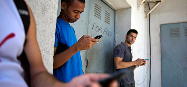 Küba'ya Halka Açık Kablosuz İnternet Geldi