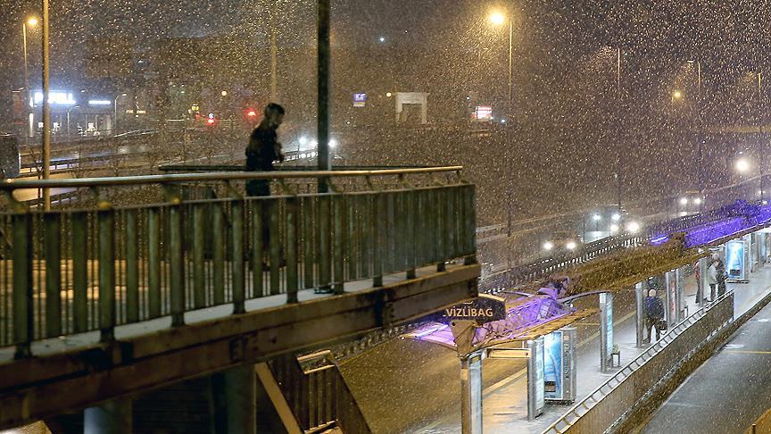 İstanbul'a gece gelen kar
