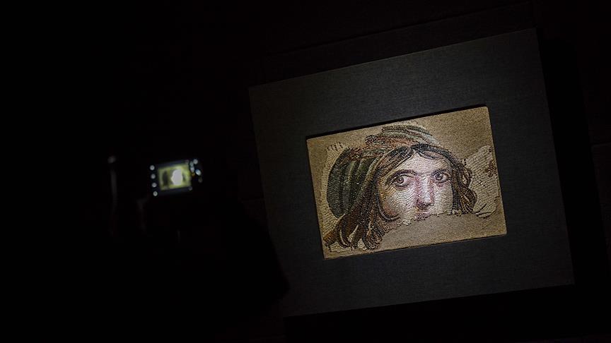 'Çingene Kızı' mozaiğinin parçaları sergiye hazırlanıyor