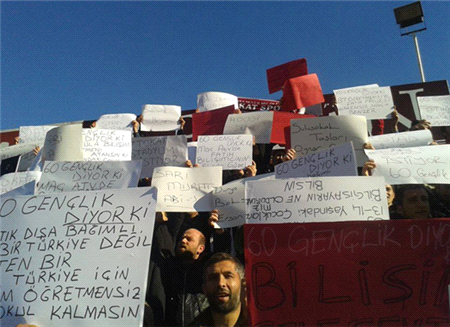 Atama Bekleyen Öğretmen Adayları Galatasaray Maçında Pankart Açtı