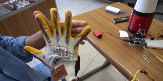 Liseli mucit, güvenlik güçleri için 'robotik el' yaptı