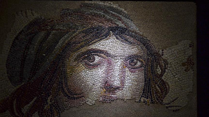 'Çingene Kızı' mozaiğinin kayıp parçaları Türkiye'ye dönüyor