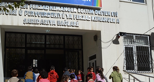 Diyarbakır'da Mühürlenen Kürtçe Okul Yeniden Açıldı