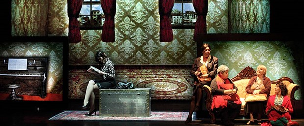 "Baba ve Piç" romanı İtalya’da tiyatro oyunu oldu