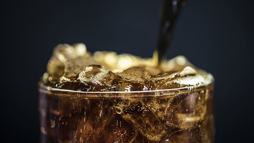 Şekerli içecek tüketimi erken ölüm riskini artırıyor