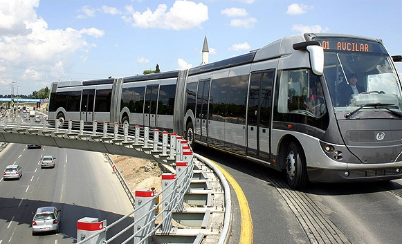 Metrobüs yolu yenilenecek