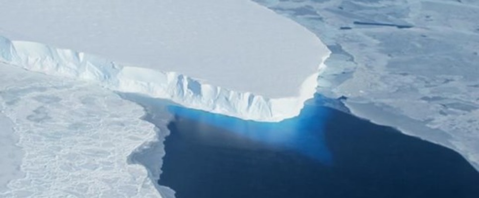NASA Antarktika'da devasa çukur keşfetti