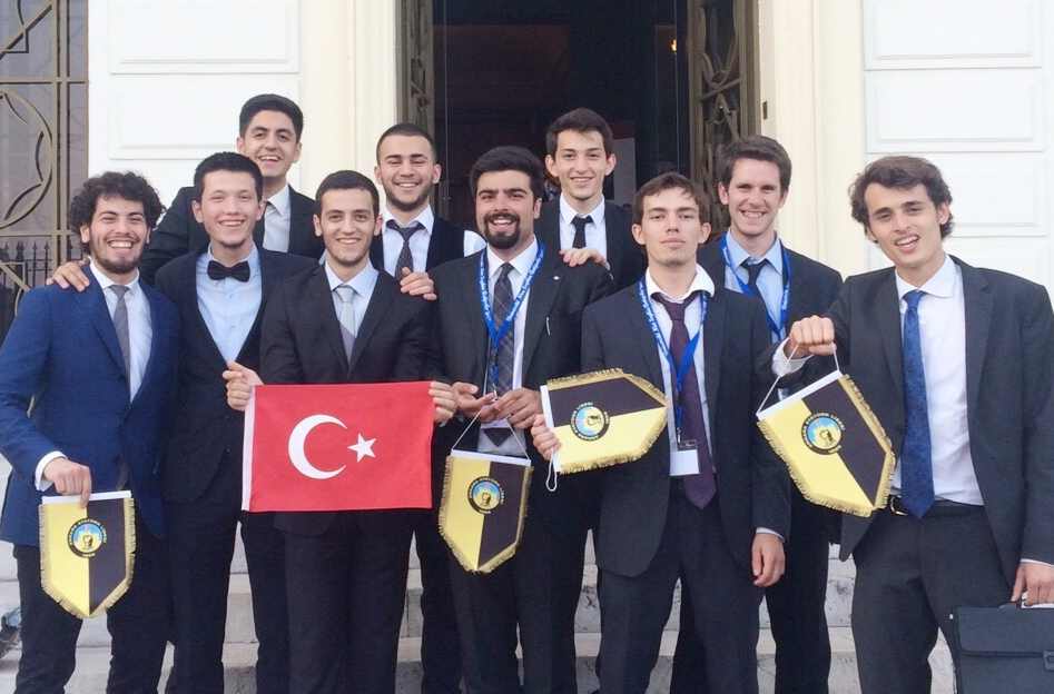 Ankara Atatürk Lisesi Öğrencilerinin MUN Başarısı