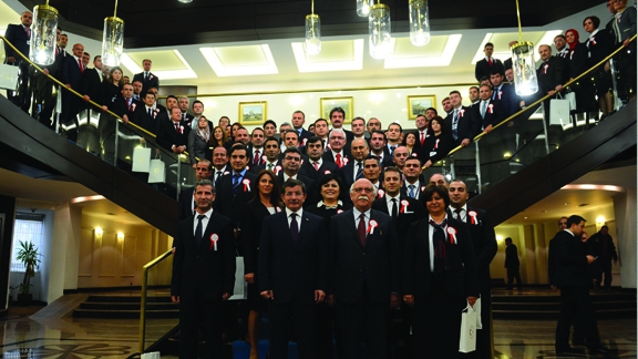 Başbakan Davutoğlu, Bakan Avcı ile birlikte 81 ilden gelen öğretmenleri kabul etti