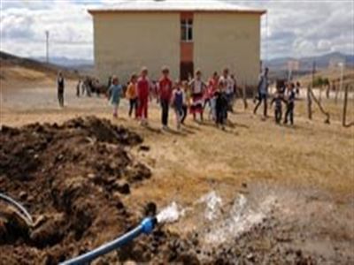 Suyu Akmayan Okulda Eğitime Başlandı!