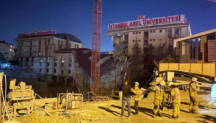 Arel Üniversitesi binası çöktü