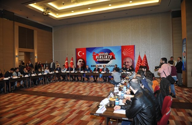 Kılıçdaroğlu, Yükseköğretim Sorunlarını Üniversiteli Gençlerle Masaya Yatırdı