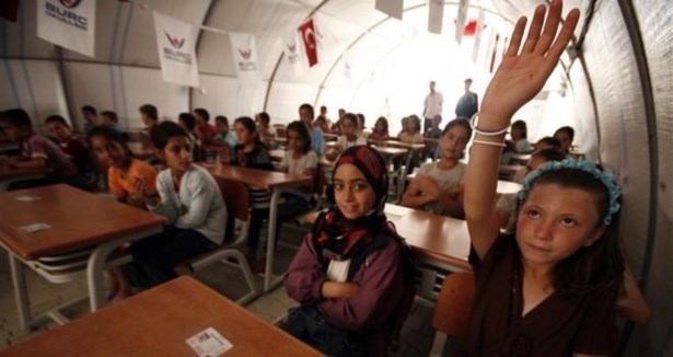 Suriyeliler için 100 okul