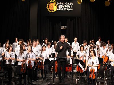 Gani Müjde'nin DÇSO İçin Yazdığı 'Senfonik Kabare'ye Anadolu'da Büyük İlgi