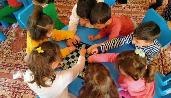 Depremzede çocuklar satrançla iyileşiyorlar