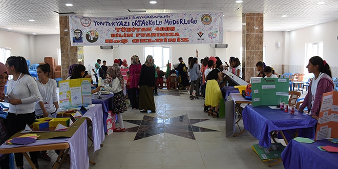Köy okulunda 'TÜBİTAK 4006 Bilim Fuarı' açıldı