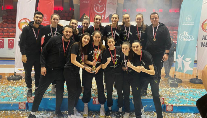 Doğa koleji voleybolda Türkiye şampiyonu oldu
