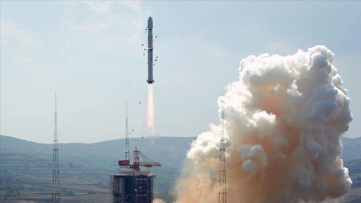 Çin veri aktarım uydusunu fırlattı