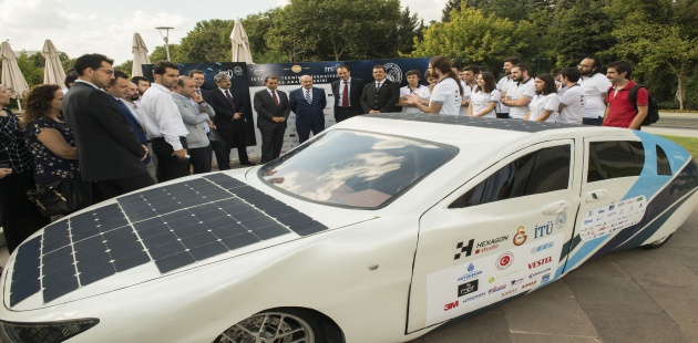 İTÜ Ailesi’nin ürettiği, güneş enerjisiyle çalışan ilk aile arabası görücüye çıktı…