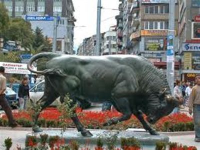 Kadıköy Meydanındaki Boğa Heykeli Kaldırılacak mı?