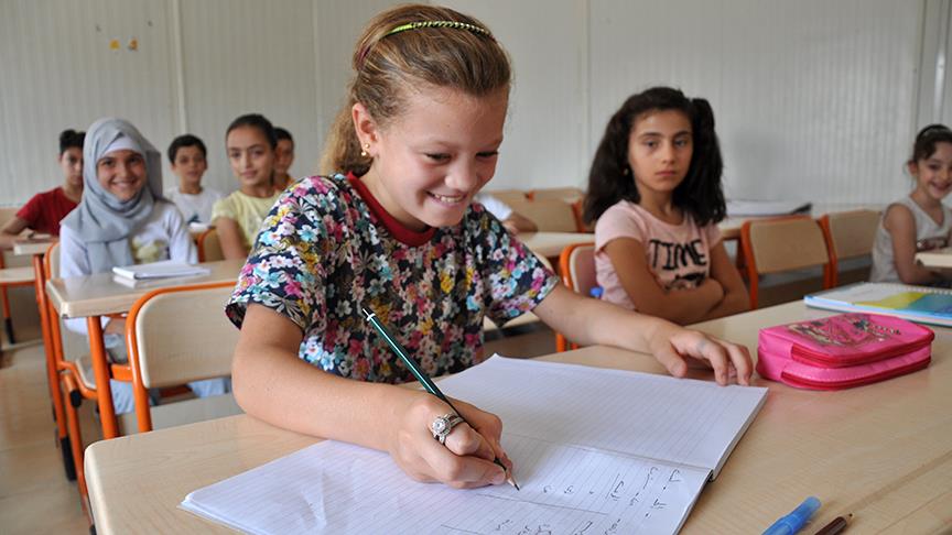 Suriyeli 83 bin çocuk eğitime kazandırıldı