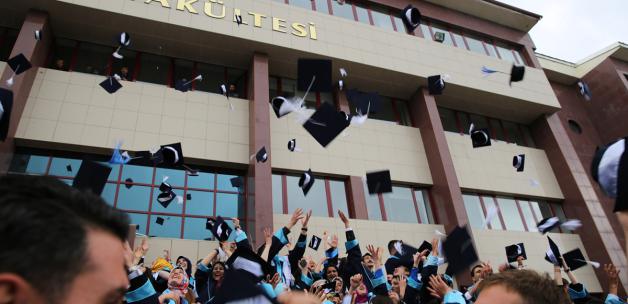 Bayburt Üniversitesi'nde mezuniyet heyecanı