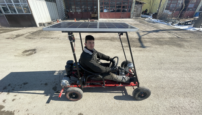 Bayburtlu lise öğrencisinden güneş enerjili araç